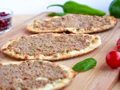 ما الفرق بين اللحم بعجين والصفيحة