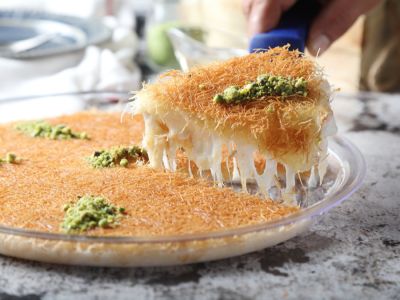 مم تتكون عجينة الكنافة؟