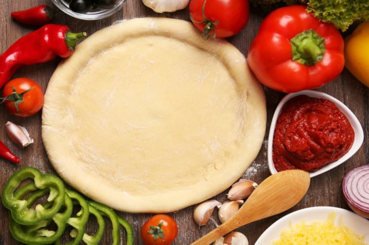 عجينة البيتزا الإيطالية الهشة