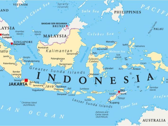 ما هي عاصمة إندونيسيا، وأكبر مدنها؟