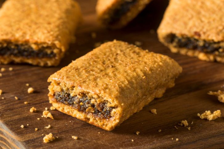 طريقة عمل حلويات بالتمر المطحون