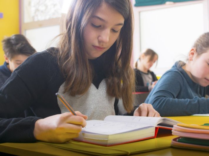 موضوع تعبير عن الطفولة صانعة المستقبل