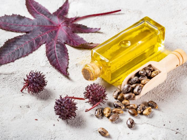 فوائد زيت الخروع وزيت اللوز الحلو للرموش