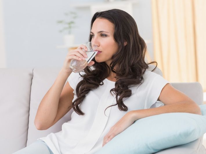 هل يمكن علاج القولون العصبي بالماء الساخن؟