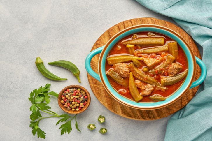 بامية بالطماطم، بخطوات بسيطة - أطباق الخضار