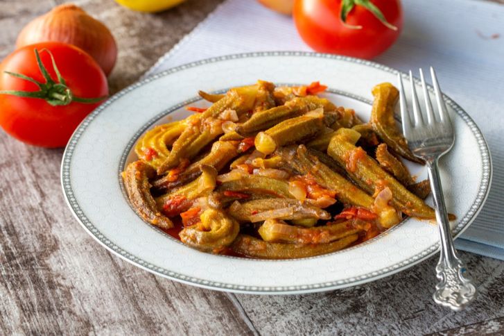 بامية بالزيت، طبق خفيف وشهي