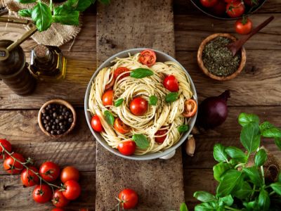 سباغيتي بالصوص الأبيض