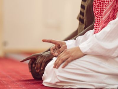 ما معنى جمعاً وقصراً؟
