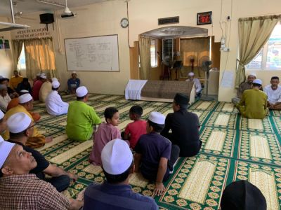وقوف الإمام في صلاة الجنازة