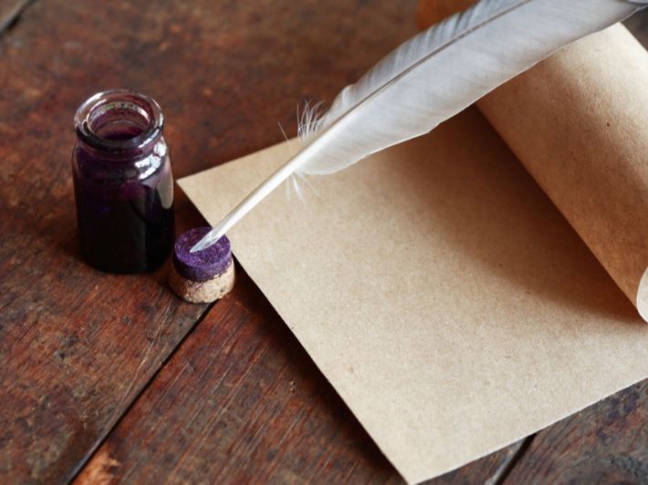 من لقب بشاعر الهجاء؟