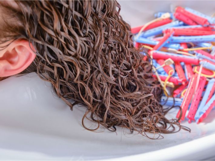 ما هي طرق تجعيد الشعر طبيعيًا؟