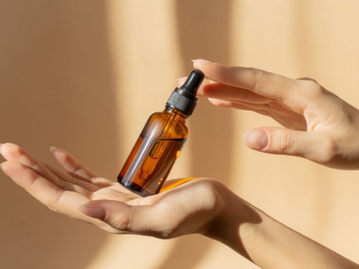أفضل زيوت لترطيب البشرة الجافة: تعرفي عليها