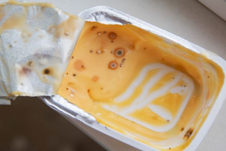أضرار الجبنة القديمة: احذرها!
