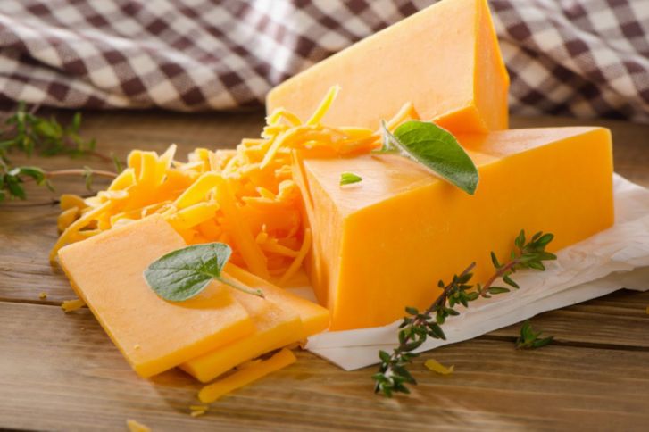 هل جبنة الشيدر تزيد الوزن؟