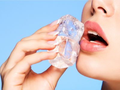 استخدام الثلج بعد حقن الفيلر لتجنب الكدمات