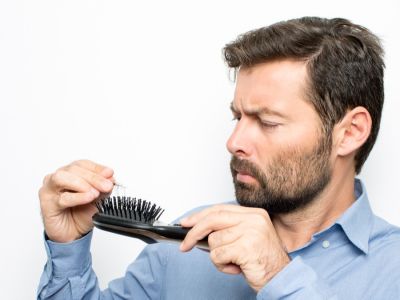 كم المعدل الطبيعي لتساقط الشعر؟