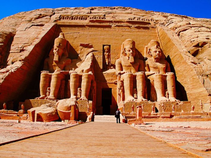 رحلة إلى قلب التاريخ: أفضل المتاحف المصرية لعشاق الآثار - مخطوطات وآثار فرعونية