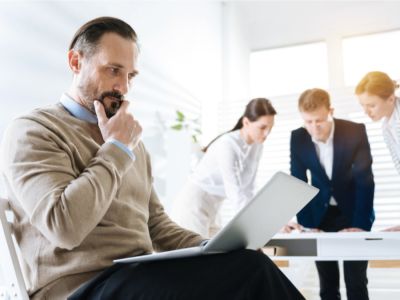 ما هي التحديات التي تواجهك أثناء العمل؟ وكيف تتخطاها؟