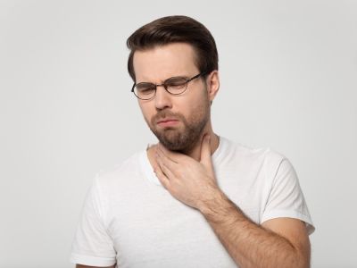التهاب الحلق: الأعراض، الأسباب والعلاج التهاب الحلق: الأعراض، الأسباب والعلاج