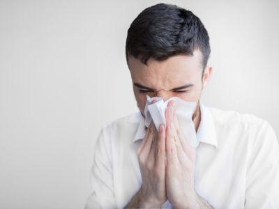 ظهور دم في مخاط الأنف: الأسباب والعلاج ظهور دم في مخاط الأنف: الأسباب والعلاج