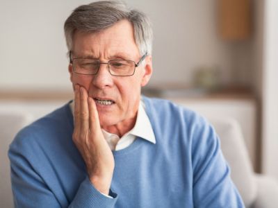 ألم الفك: الأسباب والعلاج