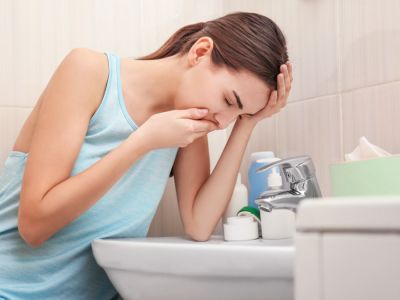 القيء الأصفر المر: لماذا وما العمل؟