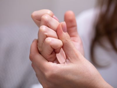 طقطقة المفاصل: لماذا وماذا تفعل؟
