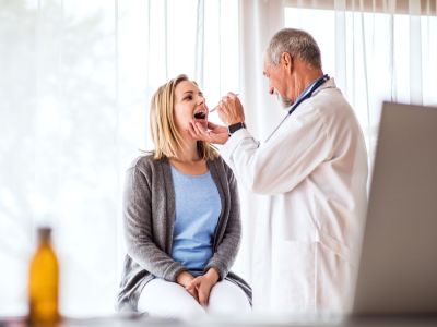 ظهور حبوب على أطراف اللسان: الأسباب والعلاج