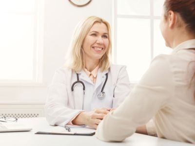 ظهور قطرات دم بعد الدورة الشهرية: لماذا وما العمل؟