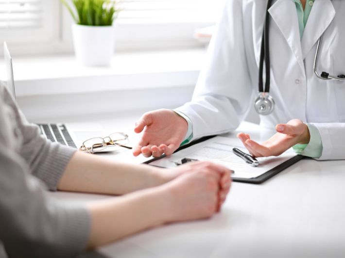 الإفرازات المهبيلية الخضراء: لماذا وما العمل؟