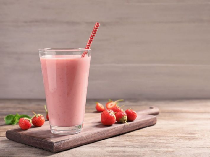 فوائد الحليب بالفراولة للحامل