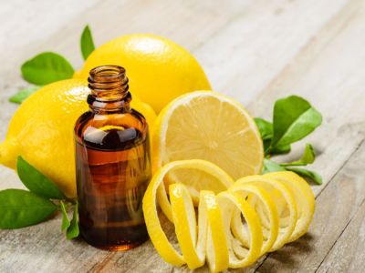 إليكِ فوائد زيت الليمون للهالات السوداء