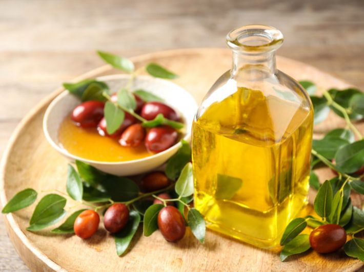 زيت الجوجوبا للبشرة المختلطة: كيفية الاستخدام وأهم الفوائد