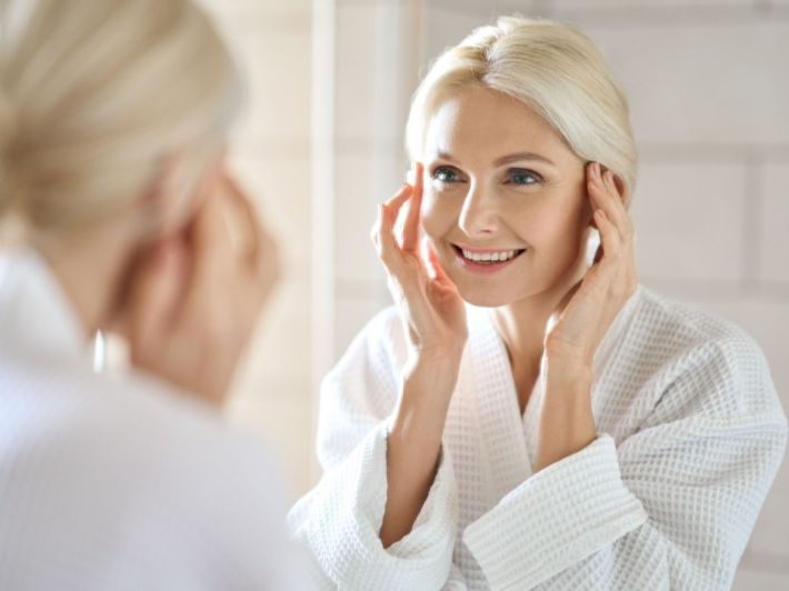 6 علامات تدل على أن وجهكِ بدأ يشيخ