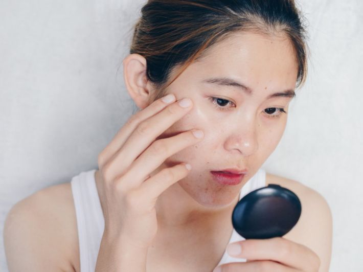 7 مواد طبيعية في منزلك للتخلص من سواد تحت العين