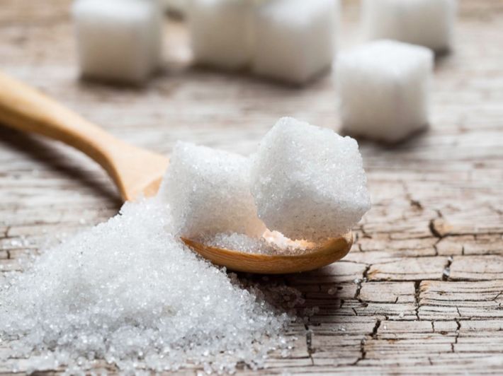 أضرار السكر للوجه