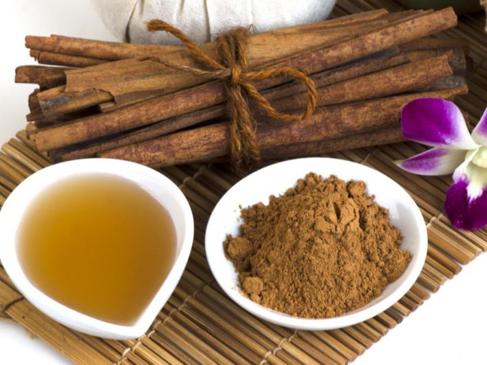 اصنعي بنفسكِ ماسكات طبيعية لإزالة الحبوب من بشرتكِ الجافة