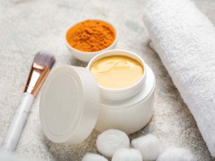 الفازلين والكركم للمنطقة الحساسة: ما بين الفوائد والأضرار