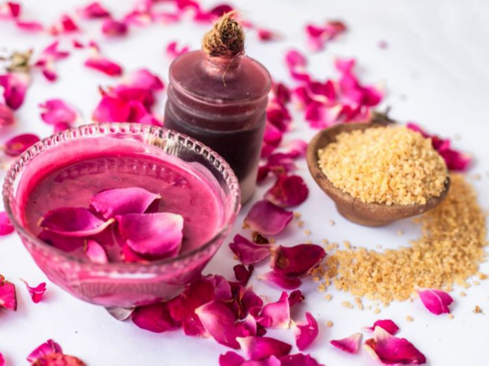 تعرّفي طريقة استخدام بذور الكتان مع ماء الورد للوجه