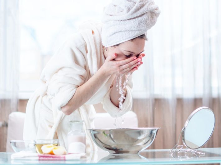 تعرفي على غسول لاروش بوزيه للبشرة المختلطة