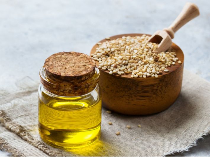 زيت السمسم للبشرة: كيفية الاستخدام وأهم الفوائد