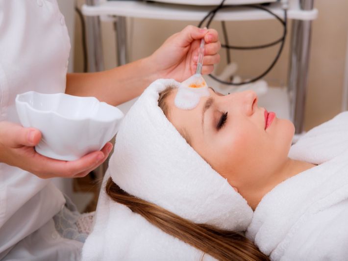 شد وتصفية الوجه، ماسكات طبيعية وطرق طبية