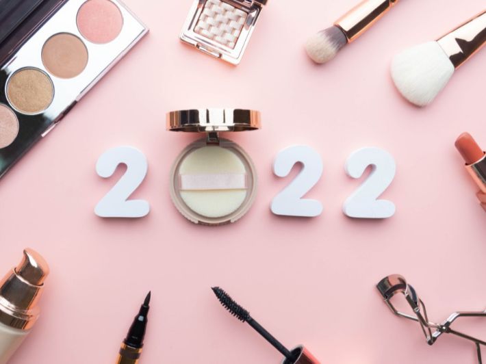 عودة صيحة مكياج التسعينات في 2022