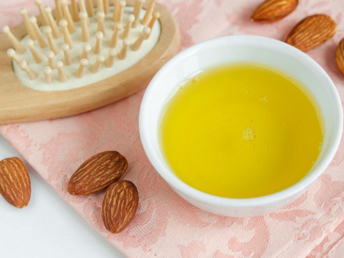 فوائد زيت اللوز الحلو للشعر الخفيف