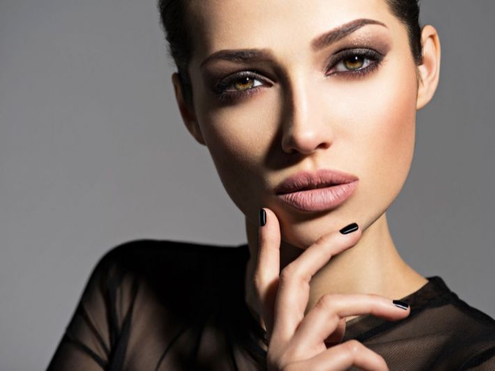 كيف تحصلين على مكياج سموكي أسود