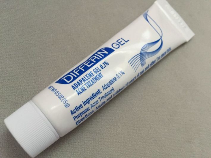 متى تظهر نتائج الدفرين لتقشير الحبوب والجلد الميت؟