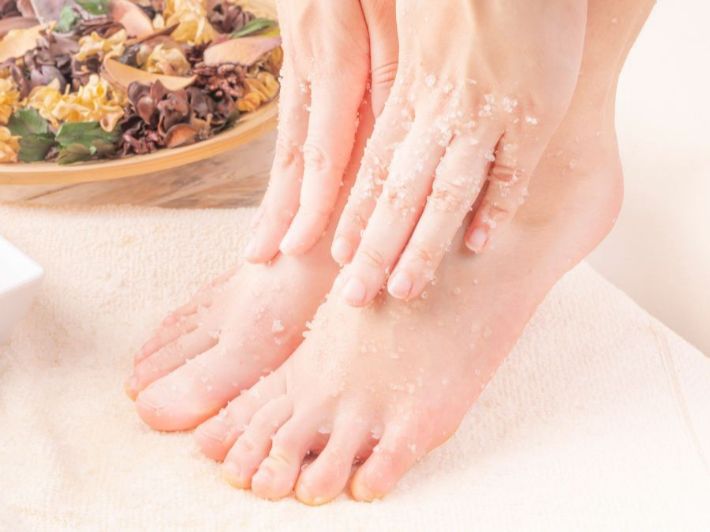 كيفية تقشير القدمين ببيكربونات الصوديوم