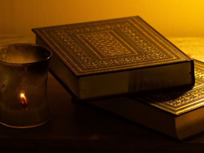 شرح حديث (إن الله يرفع بهذا الكتاب)