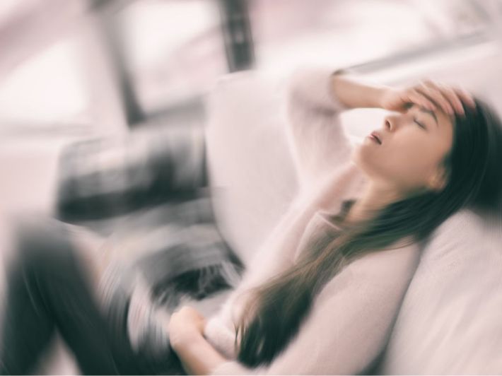 أسباب زغللة العين والغثيان