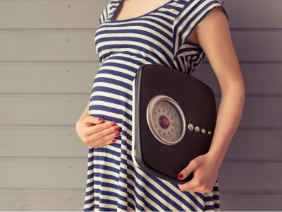 اكتشفي علاقة زيادة الوزن بالحمل، وكيفية التحكم بالوزن خلال الحمل اكتشفي علاقة زيادة الوزن بالحمل، وكيفية التحكم بالوزن خلال الحمل